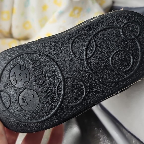 I Black Skull Crossbones Kids Shoes Sz 3 - Picture 8 of 9